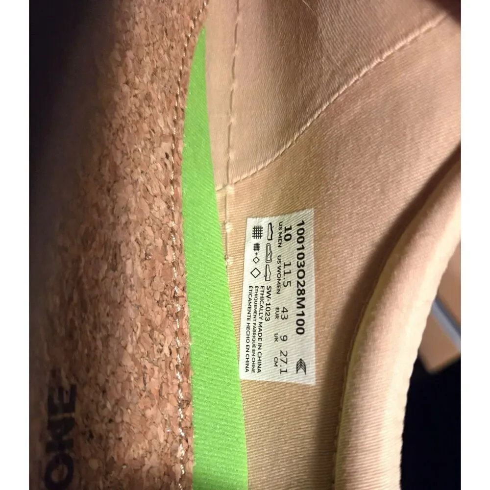 NIB Cariuma Pantone Colab - 10/11.5